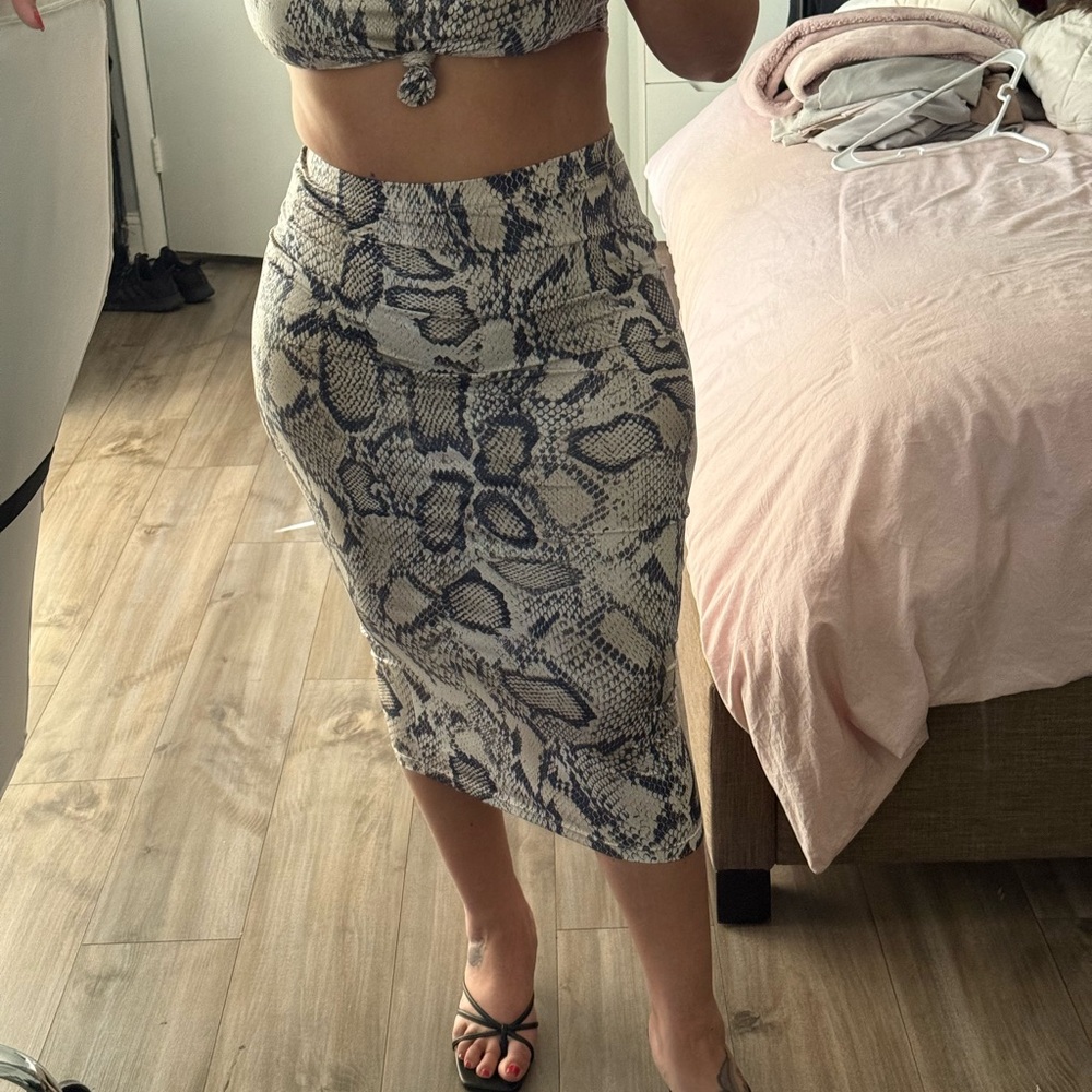 Fashion Nova Black and Cream Snake Print Pencil Skirt set